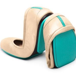 New Tieks Biscotti Patent Leather Flats Shoes Sz 7